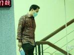 wakil-ketua-dpr-azis-syamsuddin-meninggalkan-gedung-kpk.jpg