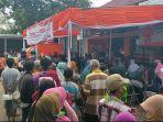 warga-berjubel-di-kantor-pos-majalengka.jpg