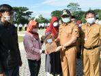 warga-bojongkondang-yang-rumahnya-dirobohkan-saat-mendapat-penghargaan.jpg