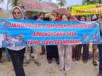 Diduga uang Pajak Bumi dan Bangunan Digelapkan, Warga Kadaleman Sukabumi Demo Kantor Desa