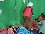 warga-yang-mengalami-keracunan-tengah-menjalani-perawatan-Senin-2212024.jpg