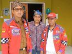 yoris-dan-yosef-kompak-jualan-jaket-racing.jpg