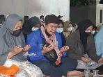 yoris-kakak-amalia-menahan-tangis-saat-doa-bersama-di-subang.jpg