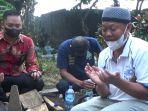 yosef-berdoa-di-makam-istri-dan-anaknya.jpg