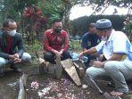yosef-ziarah-makam-tuti-amalia.jpg