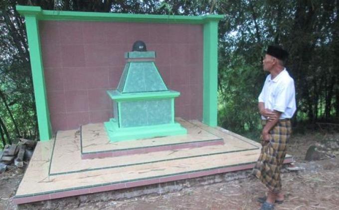 Tugu Baru Agar Warga Mengenal Jasa Kopral Syarif - 20131028CIS_TUGU_PAHLAWAN_KOPRAL_SYARIF_3.jpg