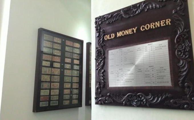 Pengunjung Bisa Mengangkat Emas Batangan - 20140526isa_memorabilia_BI_04.jpg