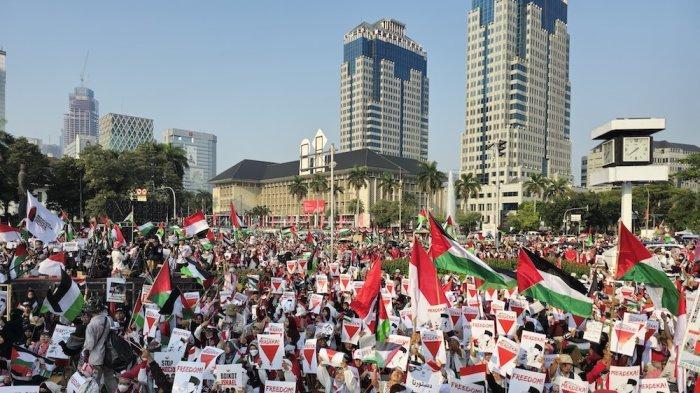 AKSI BELA PALESTINA - Ratusan ribu massa dari berbagai daerah menyuarakan pembebasan Palestina