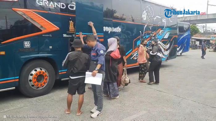 ARUS BALIK DI TERMINAL LEBAK BULUS,Minggu (29/3/2026).