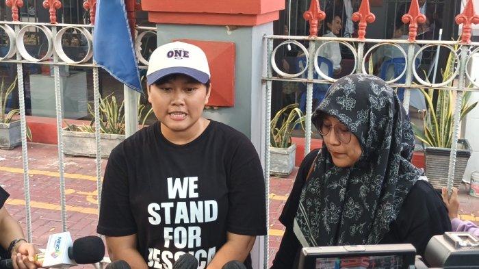 Datang dari Bogor, Penggemar Sambut Pembebasan Bersyarat Jessica Wongso di Lapas