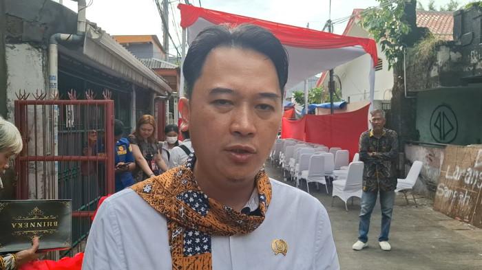 KEBAKARAN TERRA DRONE - Anggota Komisi A DPRD DKI Jakarta Kevin Wu  
Anggota Komisi A DPRD DKI Jakarta dari Fraksi Partai Solidaritas Indonesia (PSI), mengingatkan agar kasus kebakaran Gedung PT Terra Drone tidak berhenti pada penetapan tersangka dari pihak pengusaha semata.