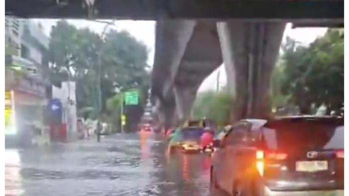 BANJIR DI JAKARTA -  Genangan Air di Jl Kapten Tendean Jakarta Selatan. Hujan deras yang mengguyur wilayah Jakarta sejak Sabtu (7/3/2026) hingga Minggu (8/3/2026) dini hari menyebabkan puluhan wilayah permukiman dan sejumlah ruas jalan tergenang.