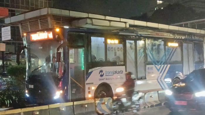 Warga Minta Kenaikan Tarif Transjakarta Dibarengi Peningkatan Layanan