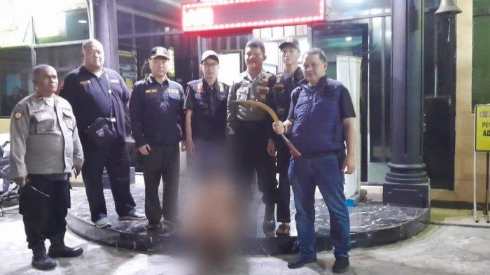 Jambret Sadis Todongkan Celurit Demi Rampas HP di Stasiun Jakarta Kota, 2 Pelaku Dicokok Polisi