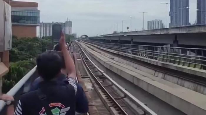 Ketika LRT Jabodebek Mogok Bikin Penumpang Kehilangan Pekerjaan hingga Pengantin Panik