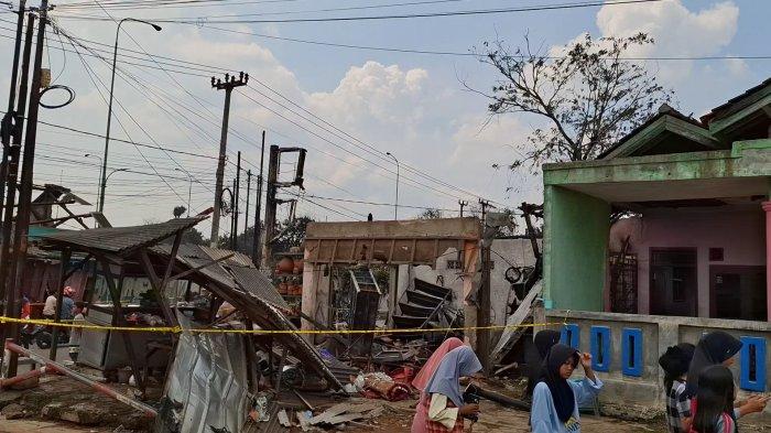 DAMPAK KEBAKARAN SPBE - Badan Penanggulangan Bencana Daerah (BPBD) Kota Bekasi mencatat sedikitnya 19 rumah warga terdampak dalam peristiwa kebakaran disertai ledakan SPBE di Jalan Cinyosog, Kelurahan Cimuning, Kecamatan Mustikajaya pada Rabu (1/4/2026) malam.