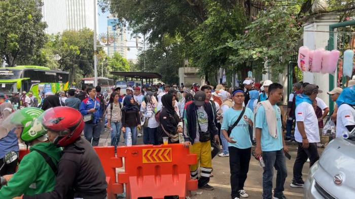 HARI BURUH 2026 - Suasana kawasan Monas dalam acara May Day Fiesta 2026, Jumat (1/5/2026). Acara ini diselenggarakan dalam rangka peringatan Hari Buruh Internasional. (TRIBUNJAKARTA.COM/DIONISIUS ARYA BIMA SUCI)