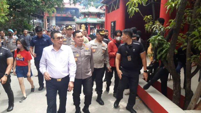 Kapolda Metro Jaya Irjen Fadil Imran Tinjau Ibadah Imlek di Wihara Satrya Dharma Teluk Gong