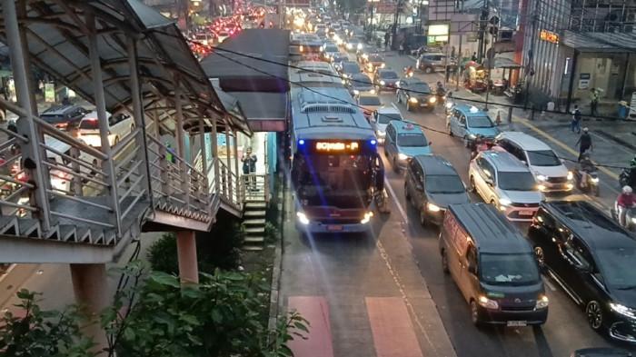 Pro Kontra Warga Soal Rencana Kenaikan Tarif Bus Transjakarta: Kalau Rp 5 Ribu Agak Berat Ya