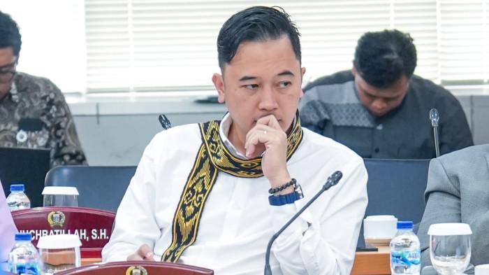 KISRUH LAPANGAN PADEL - Anggota Komisi A DPRD DKI Jakarta Kevin Wu meminta, Pemprov segera melakukan evaluasi izin lapangan padel yang mengganggu permukiman warga. (Istimewa/Fraksi PSI).