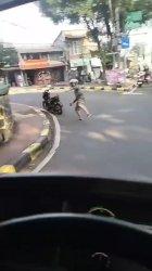 Kaca Bus Transjakarta Dilempari Batu Sampai Pecah di Lenteng Agung, Polisi: Kurang Ajar Tuh Bocah