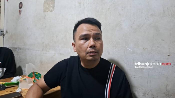 LARANGAN THRIFTING - Koordinator pedagang thrifting Pasar Senen, Rifai Silalahi, menanggapi wacana pelarangan impor pakaian bekas oleh Menteri Keuangan Purbaya Yudhi Sadewa. TRIBUNJAKARTA.COM/ELGA PUTRA