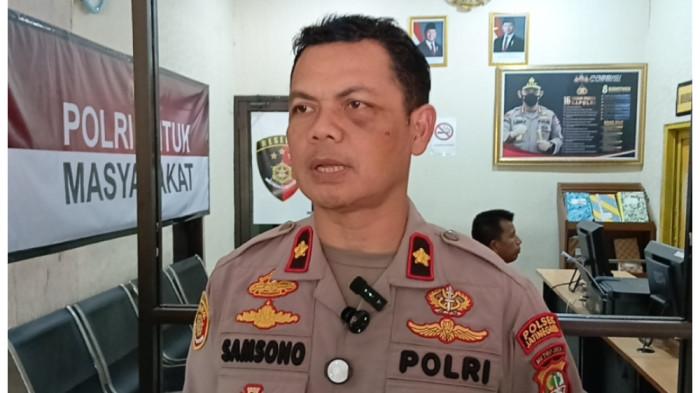 LAYANAN KEPOLISIAN - Kapolsek Jatinegara Kompol Samsono saat memberikan keterangan terkait pelayanan pembuatan laporan dan SKCK, Jakarta Timur, Selasa (2/9/2025). TRIBUNJAKARTA.COM/BIMA PUTRA