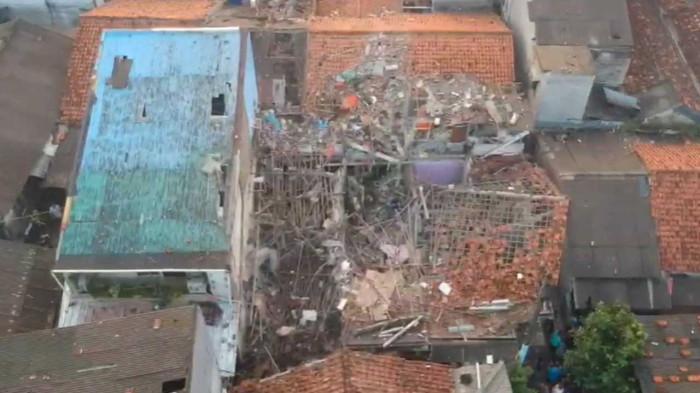 LEDAKAN DI PAMULANG - Ledakan terjadi di permukiman Jalan Talas II, Pondok Cabe Ilir, Pamulang, Tangerang Selatan (Tangsel), Jumat (12/9/2025) subuh.