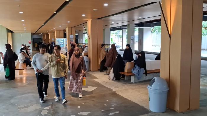 LIBUR LEBARAN DI TIM - Warga mengisi waktu libur Lebaran dengan menikmati pertunjukan bintang Planetarium di Taman Ismail Marzuki, Jakarta, Kamis (26/3/2026).