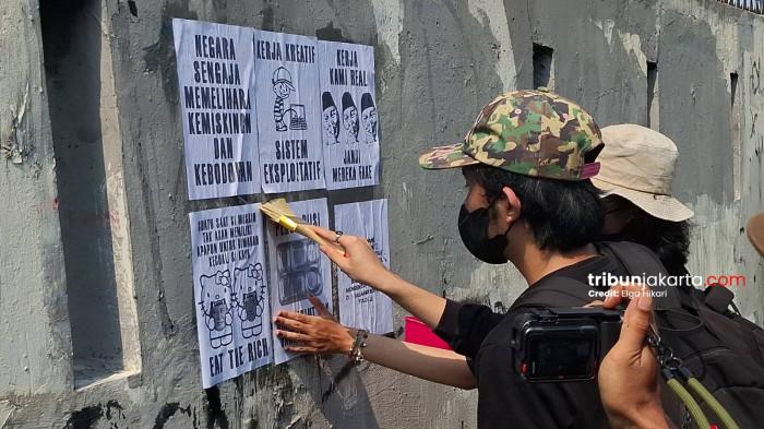 MAY DAY. Massa buruh menggelars