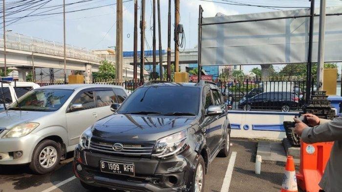 Ternyata Mobil Pelat RFH Pakai Strobo Tabrak 2 Polisi di Jaksel dan Jakut, Mobil TNI Ikut Diserempet