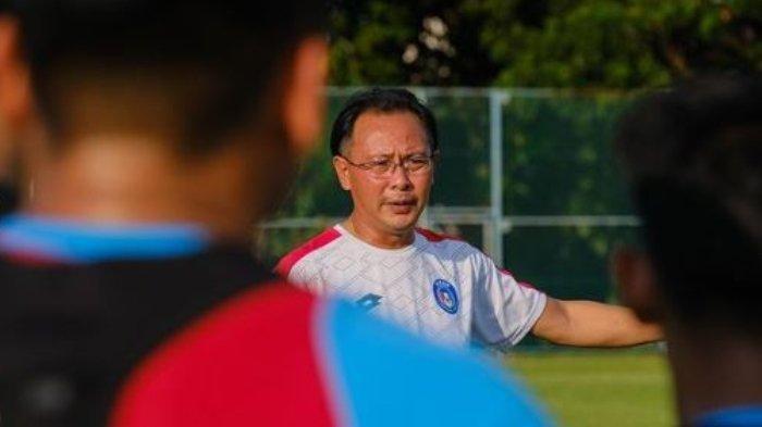 Ong Kim Swee, pelatih asal Malaysia menukangi Persis Solo di Liga 1.