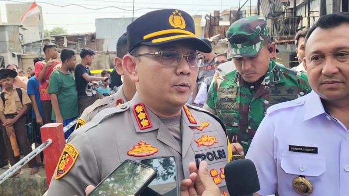 PENYELIDIKAN KEBAKARAN - Kapolres Metro Jakarta Utara Kombes Pol Erick Frendriz mengatakan, polisi tengah menyelidiki kebakaran yang menewaskan empat orang di Pademangan, Jakarta Utara, Rabu (15/10/2025). (TRIBUNJAKARTA.COM/GERALD LEONARDO AGUSTINO).