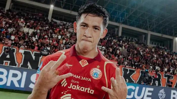 Penyerang Persija Jakarta Eksel Runtukahu.