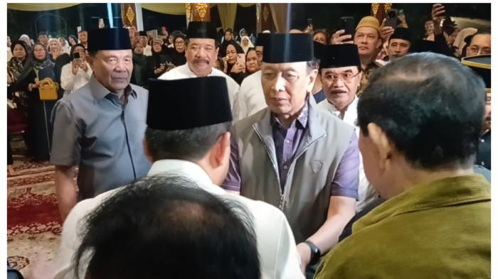 RUMAH DUKA -Penasihat Khusus Presiden Bidang Politik dan Keamanan, Wiranto di rumah duka Cipayung, Jakarta Timur, Minggu (16/11/2025). TRIBUNJAKARTA.COM/BIMA PUTRA