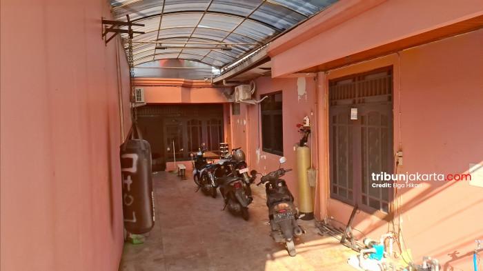 RUMAH PELAKU PENCULIKAN - Inilah kondisi rumah yang ditempati para penculik Kepala Cabang Bank BUMN di Johar Baru, Jakarta Pusat.