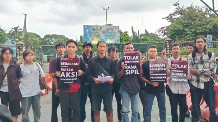Pemuda-Mahasiswa Gelar Aksi Peringatan Sumpah Pemuda di Depan Ragunan, Ini Tuntutannya