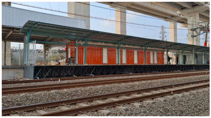 STASIUN KRL JIS - Pantauan terkini progres pembangunan Stasiun KRL JIS di kawasan Jakarta International Stadium, Tanjung Priok, Jakarta Utara, Senin (18/5/2026).​
