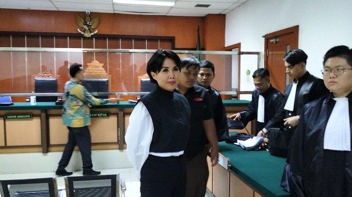 Terdakwa Natalia Rusli Menangis Minta Dibebaskan saat Bacakan Pleidoi: Anak-anak Saya Diintai
