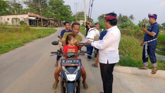 Jaga Toleransi, Umat Hindu Bekasi Gelar Bhoga Sevanam Sekaligus Bagi-bagi Takjil