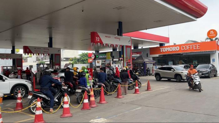 WARGA ANTRE BBM DI BINTARO (3)