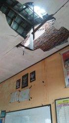 Atap SD di Tangerang Menganga Besar, Orang Tua Murid Ketakutan