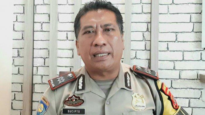 
Bhabinkamtibnas Karang Anyar, Aiptu Sucipto, saat diwawancarai di kantor Polsek Sawah Besar, Jakarta Pusat, Selasa sore (10/3/2020). 