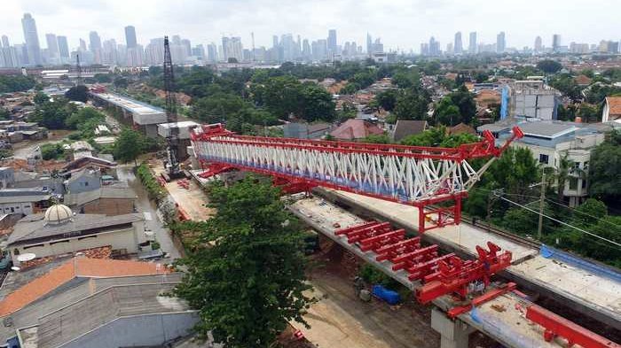 Polisi Sudah Kantongi Calon Tersangka Jatuhnya Crane Double Double Track