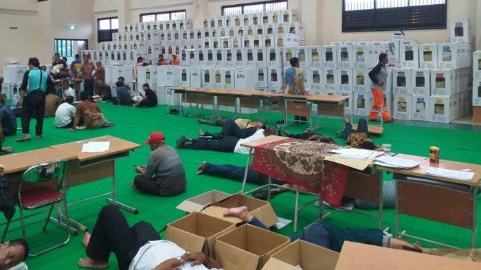 Suka Duka Petugas PPK di Pemilu 2019, Kurang Tidur, Tak Pulang ke Rumah Hingga Jarang Mandi