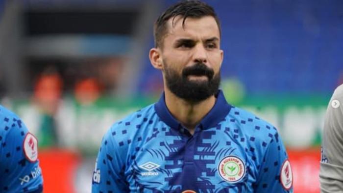 Gelandang asal Albania, Enriko Papa buka suara memberikan tanggapan terkait rumor akan gabung Persib Bandung. Enriko Papa sedang ramai dikabarkan menjadi target Persib Bandung di bursa transfer awal musim 2026/2027.
