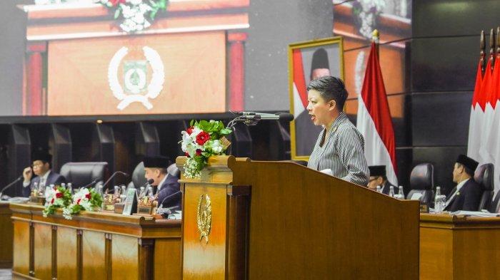 PARKIR LIAR BIKIN RESAH - Anggota DPRD DKI Jakarta Fraksi PSI Francine Widjojo mendesak Pemprov DKI segera bentindak aduan masyarakat parkir liar di samping POIN Square, Jakarta Selatan.