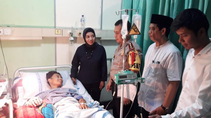 Berniat Cegah Adik Kekasihnya, Sidiq Tersabet Celurit Sampai Pergelangan Tangan Putus