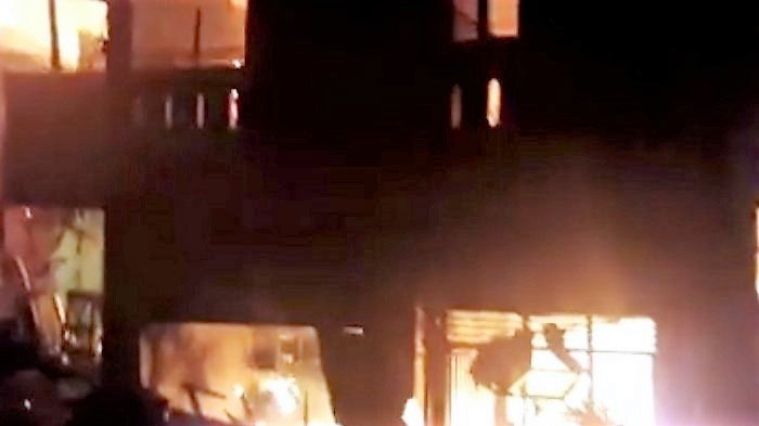 Jelang Sahur, Api Hanguskan Pemukiman Warga di Jatinegara