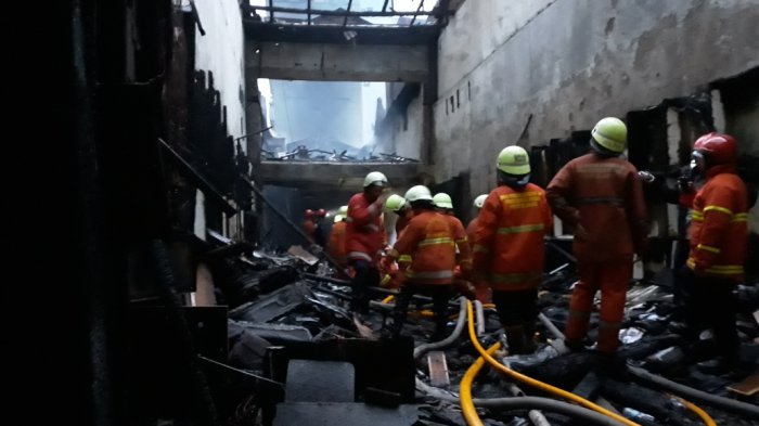 Ruko Pasar Baru Dilalap Si Jago Merah, 27 Unit Damkar Dikerahkan